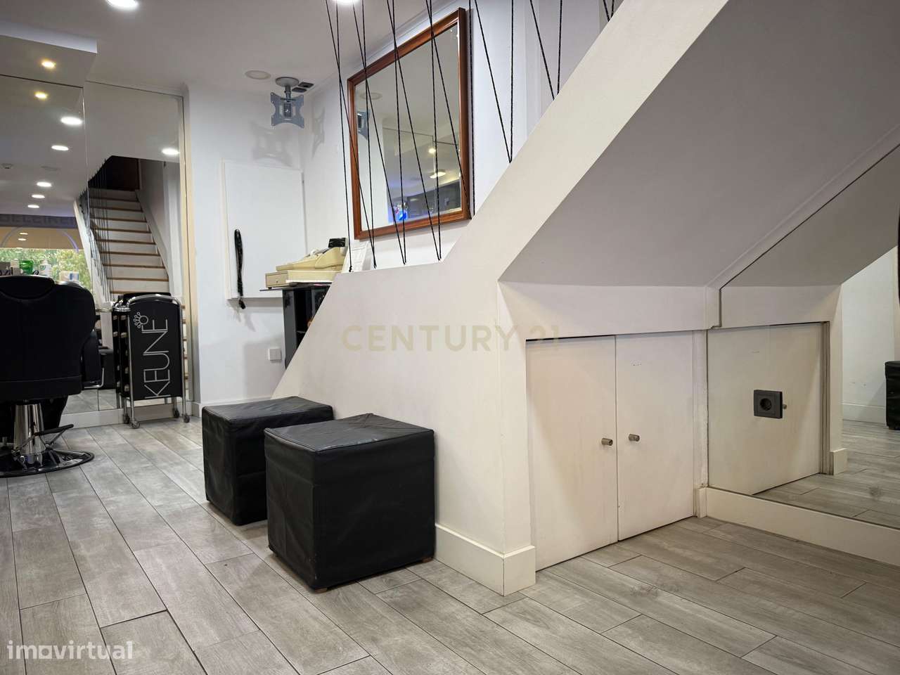 Loja totalmente equipada  – Santo António dos Cavaleiros-21