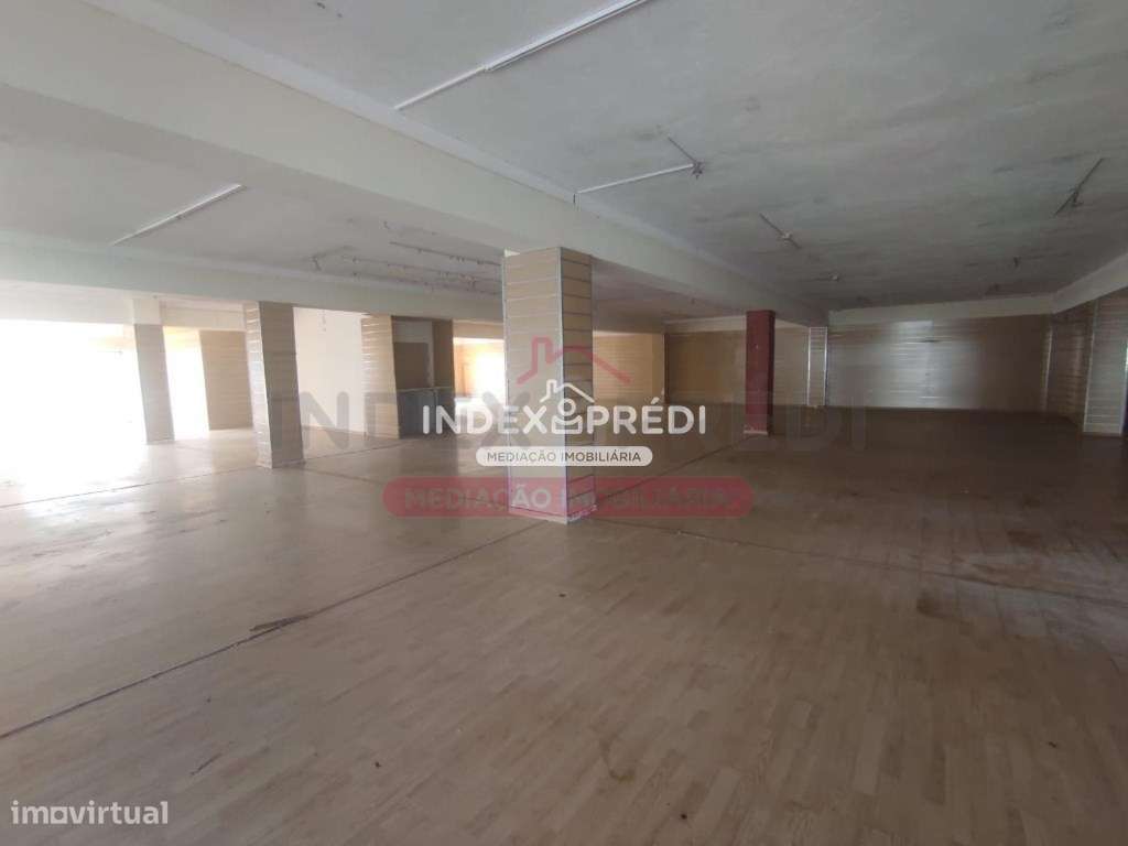 Duas Lojas com boas montras - Elvas - Grande imagem: 3/14