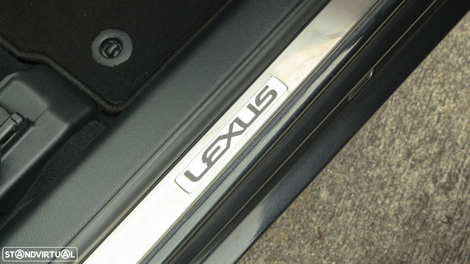 Lexus IS 300H F Sport - 30