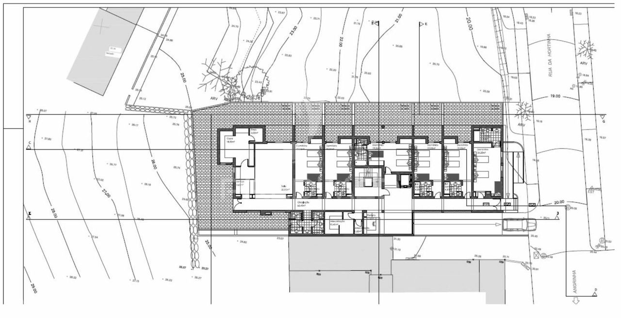 Terreno 720m2, projecto para Hostel com 20 quartos