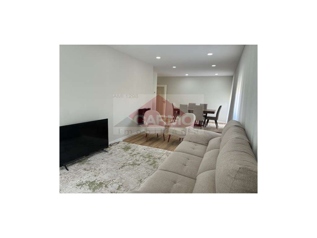 T4 Totalmente Renovado com Excelente Localização. - Grande imagem: 3/36