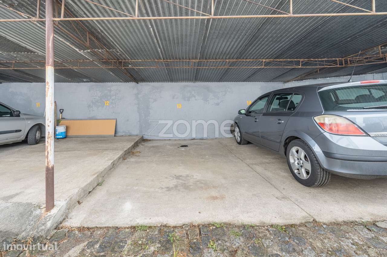 Apartamento T1 totalmente renovado, com varanda e lugar de garagem-15