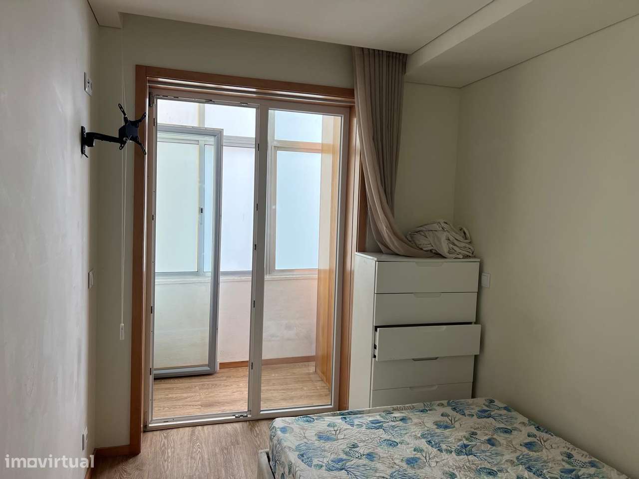 T2 + 1 Avenida dos Banhos vista mar-19