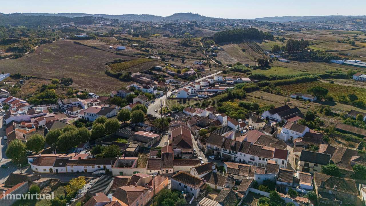 Prédio Urbano em Ruína em Labrugeira-26