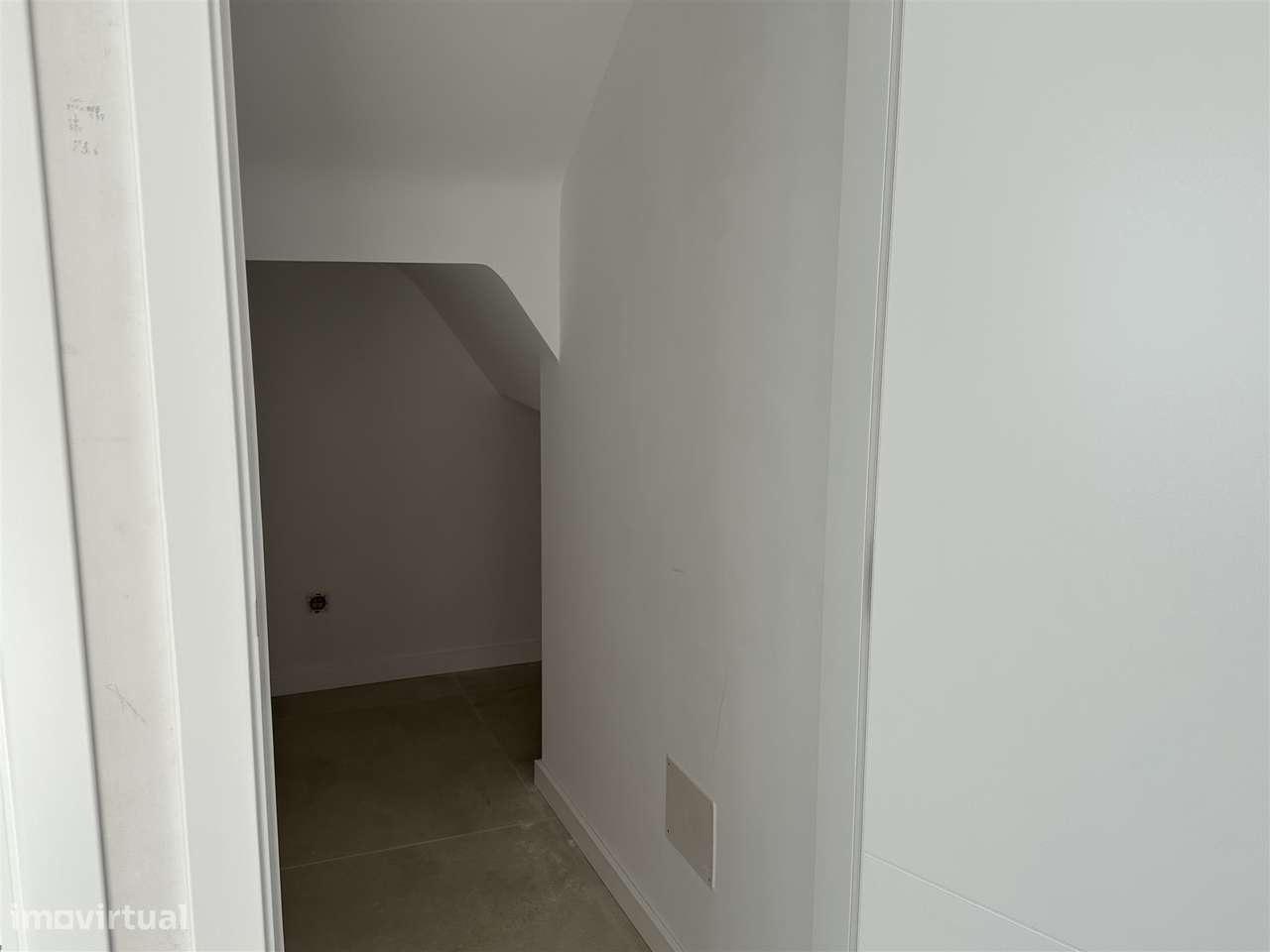 Moradia Unifamiliar de Luxo com Piscina e Jardim-7