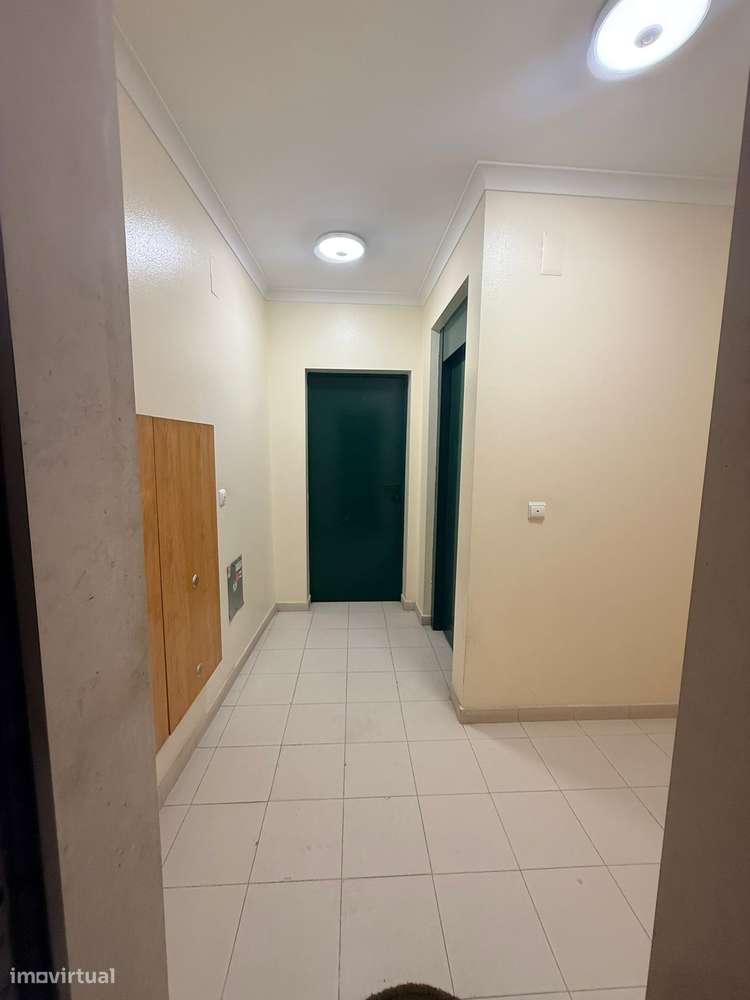 Apartamento T3 com 2 casas de banho em Almada-21