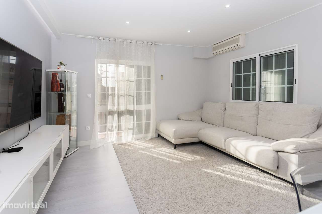 Andar de moradia T3 com logradouro independente - Grande imagem: 3/32