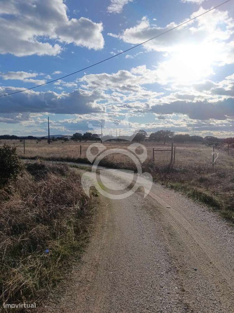 Terreno Rustico com possibilidade de construção - Grande imagem: 2/30