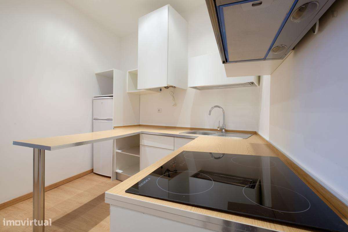 Quarto - localizado em Baixa Coimbra - Grande imagem: 5/9