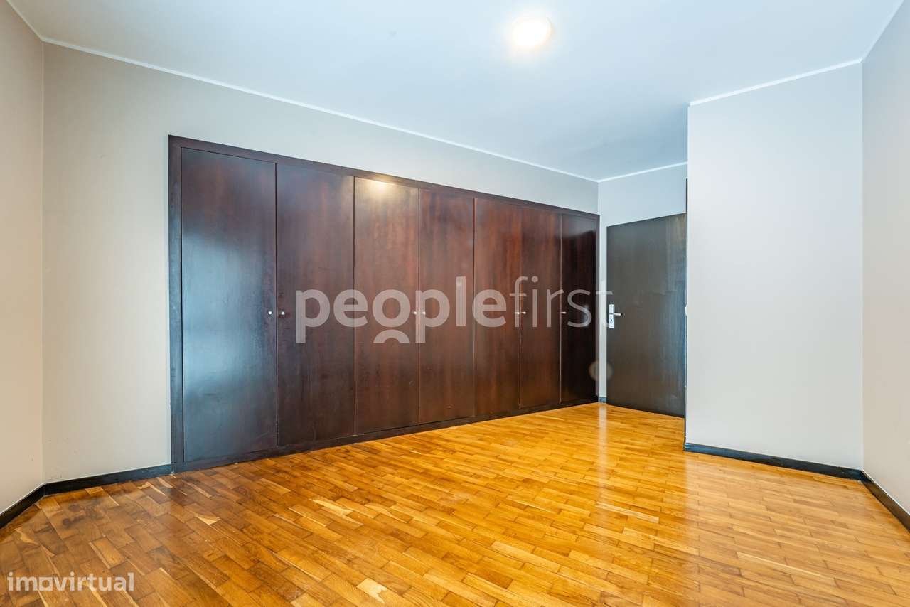 Apartamento T3 Remodelado com Terraço de 85m² – Rua de Murjães, Gon...-17