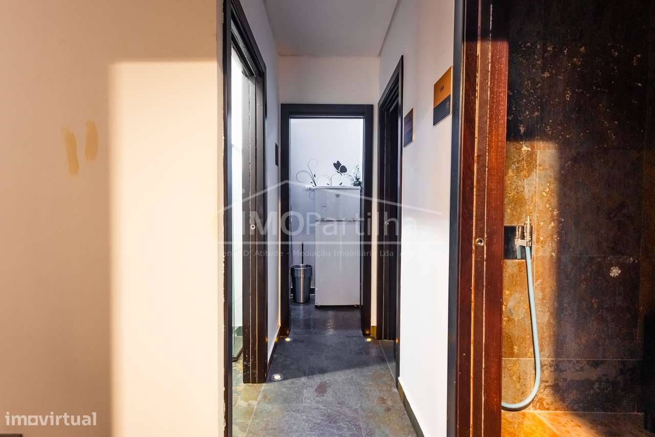 T2 c/ Projeto Aprovado em Condomínio de Prestígio com Piscina – Parede-14