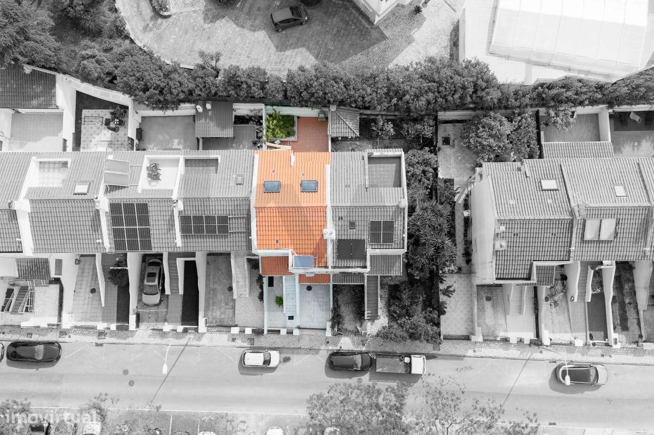 Moradia T3 em banda no Alto do Lagoal — luz natural, espaço e funciona-38