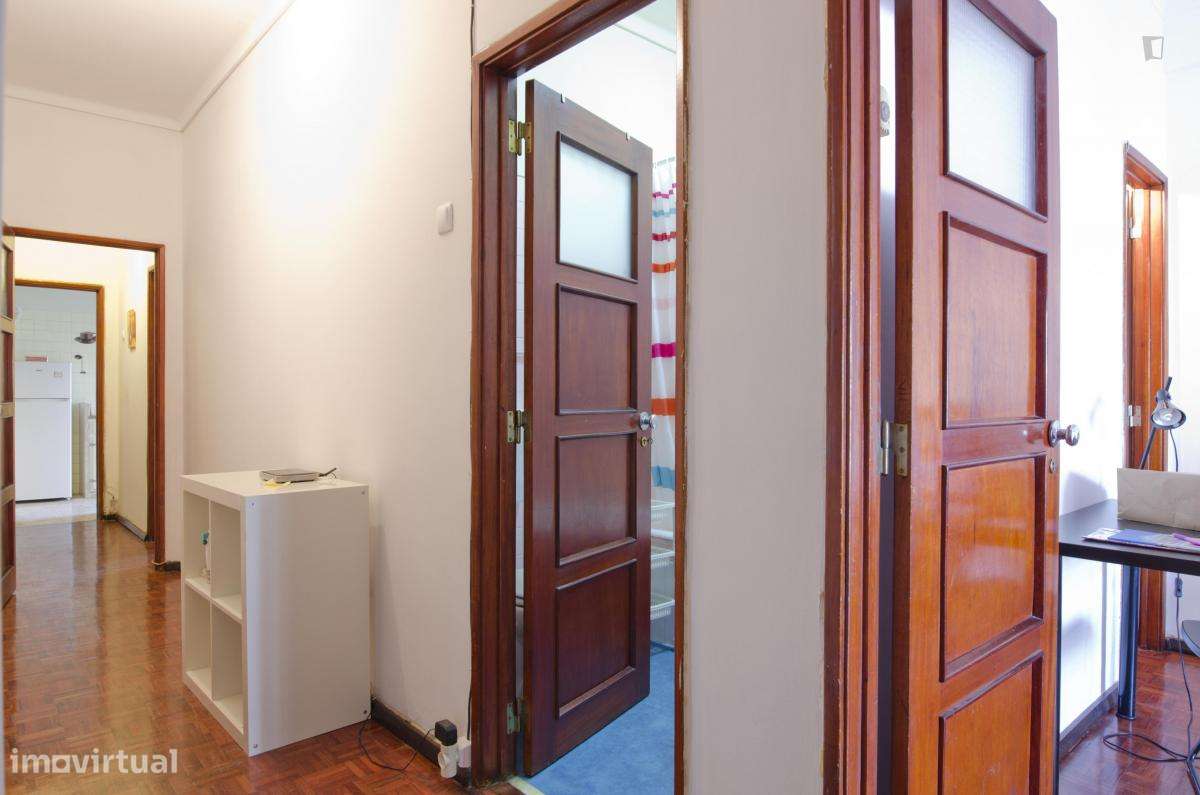 Quarto - localizado em São Bento Lisbon - Grande imagem: 4/7