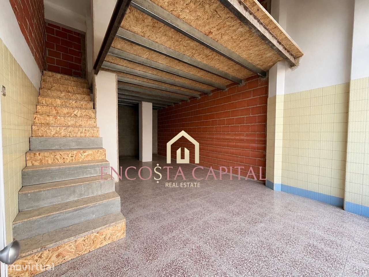 Apartamento T1 com mezanime Sacavém-7