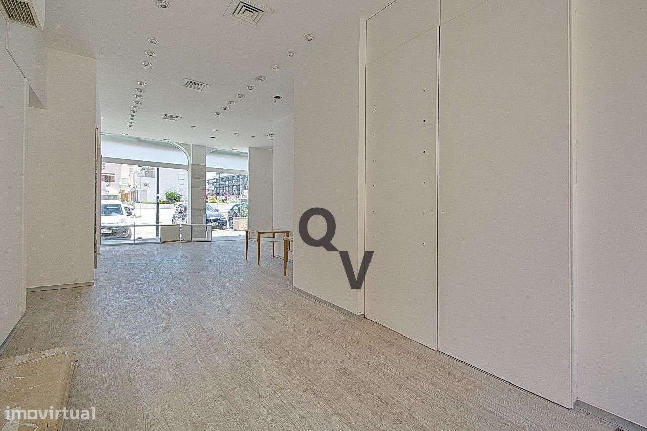 Loja sita na Marina de Vilamoura-8