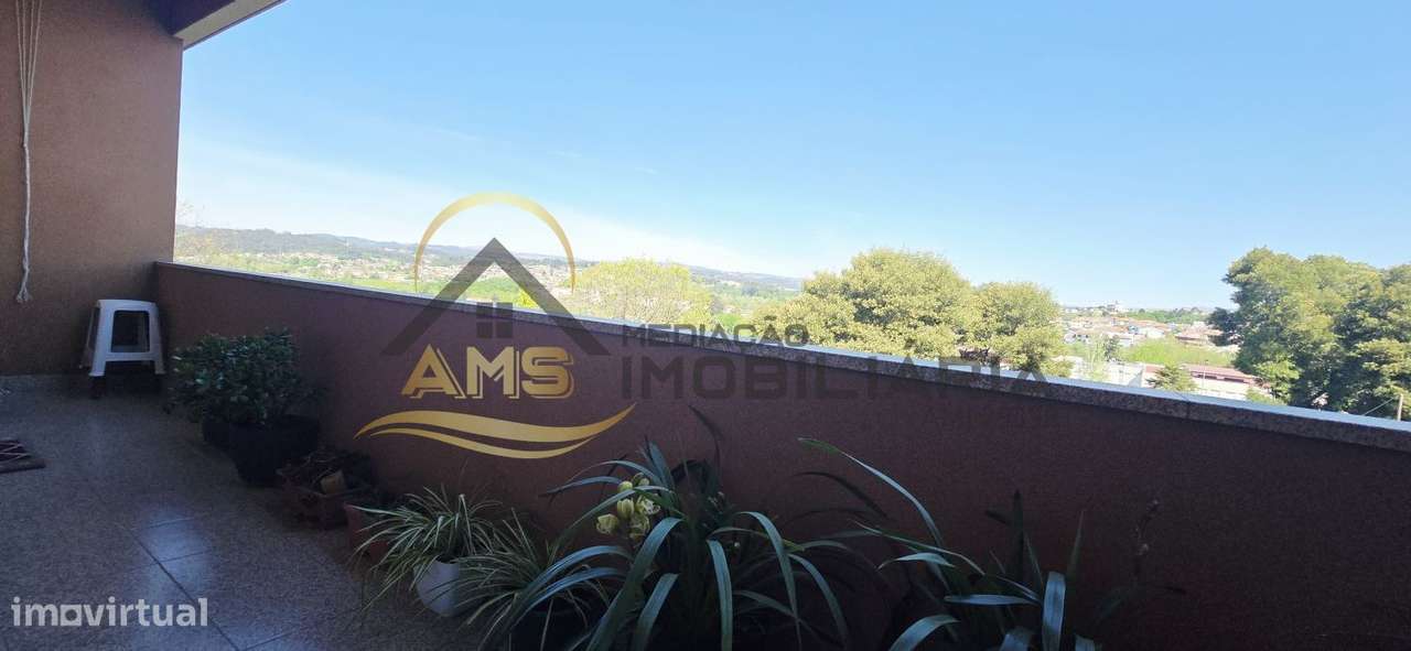 APARTAMENTO T2 COM GARAGEM CENTRO DE FAFE-31