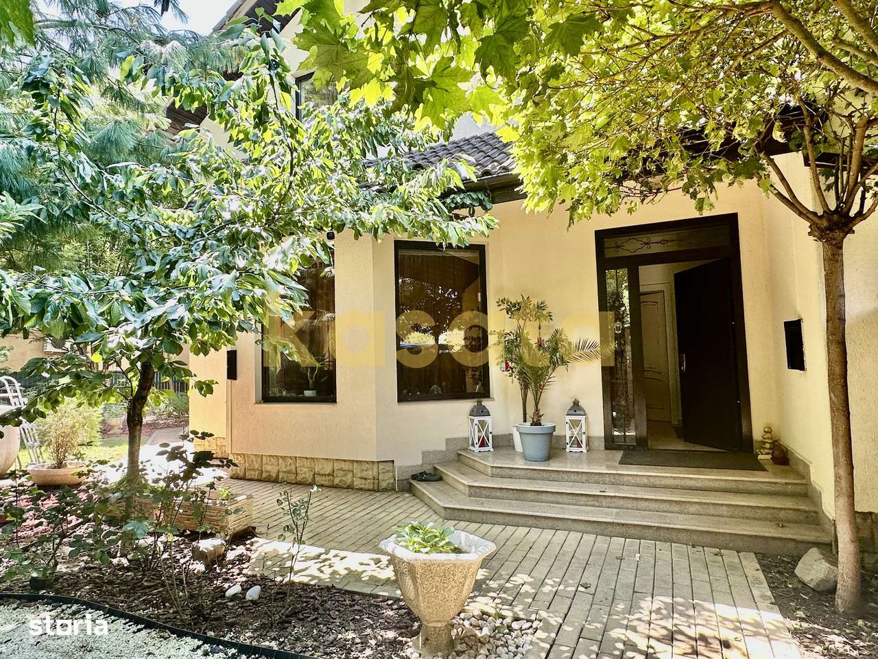 Vila care redefinește echilibrul între rafinament, spațiu și liniște - Imagine principală: 2/20