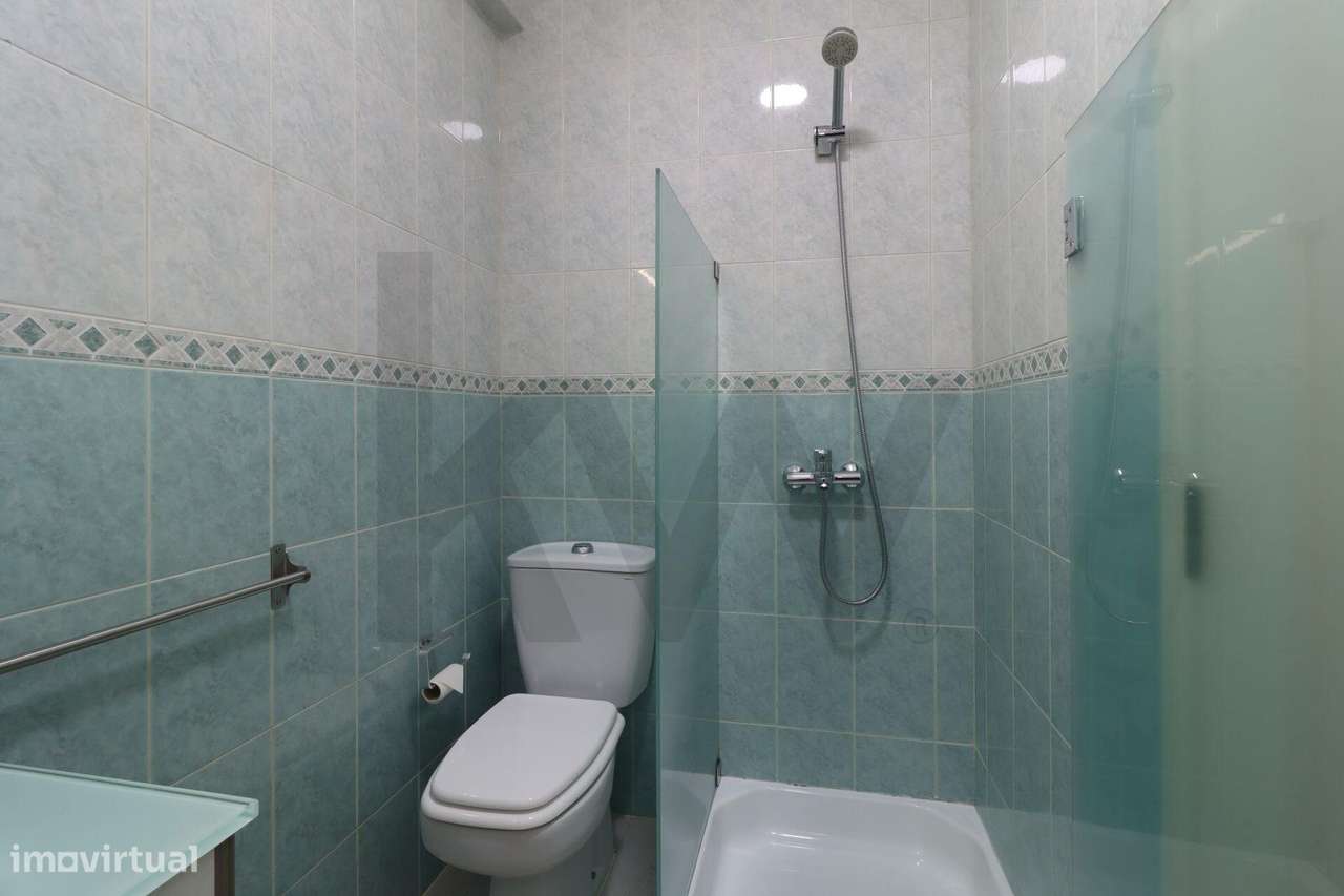 Apartamento T2 exclusivo no último piso do Edifício Royal com terraço-8