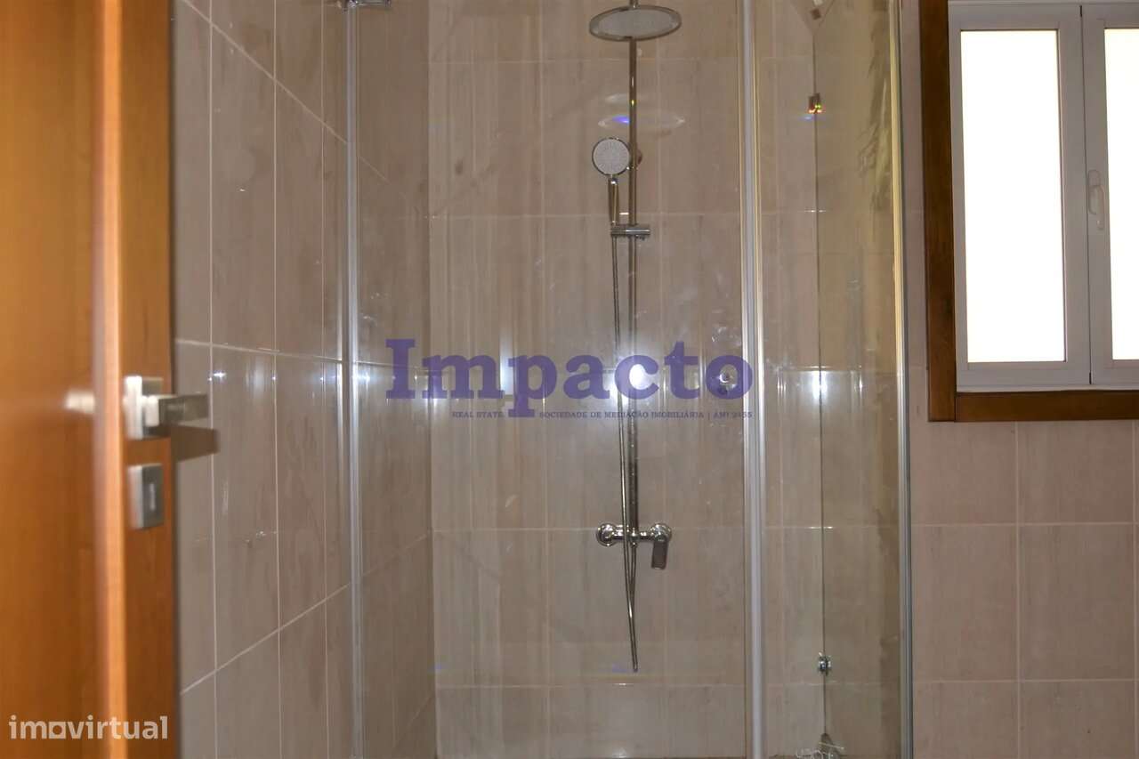 Quinta com moradia T6 em Fajões, Oliveira de Azeméis - Grande imagem: 5/11