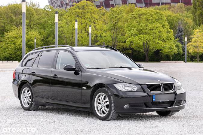 BMW Seria 3 318i - 1