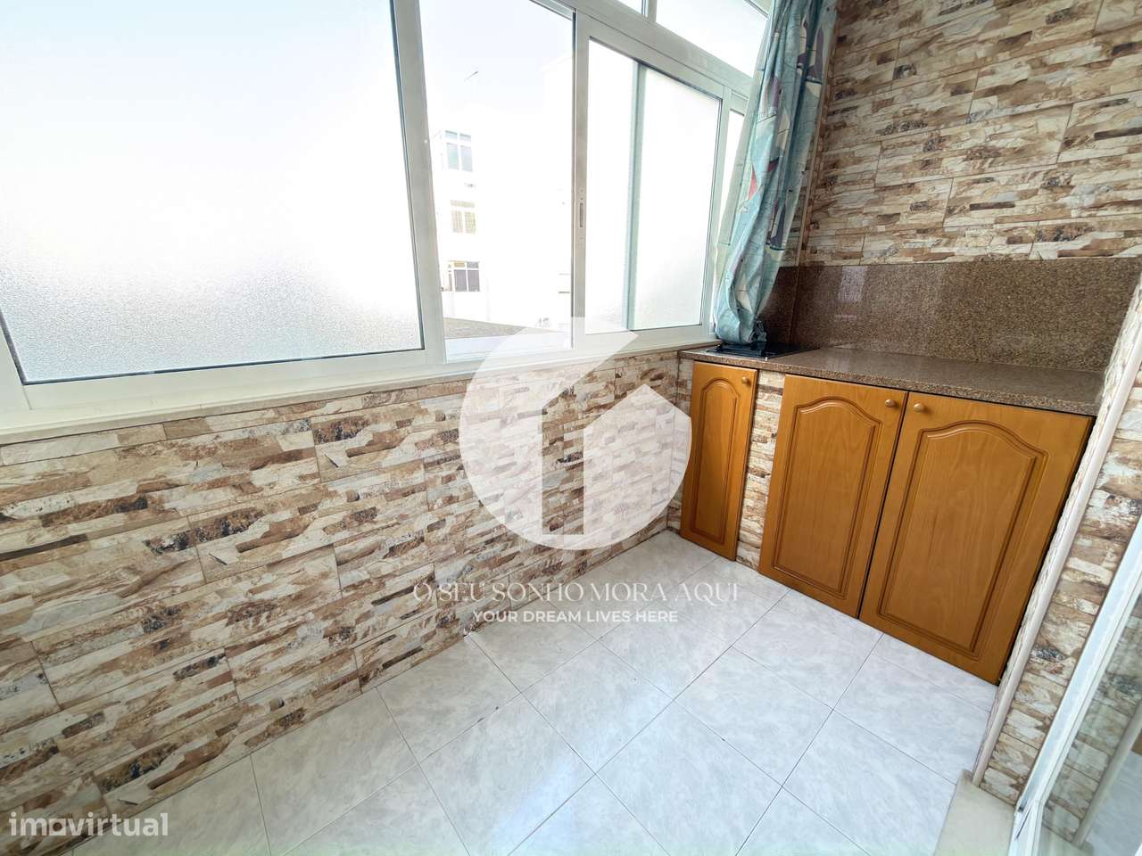 Apartamento T2 com Garagem Box - Olhão-21