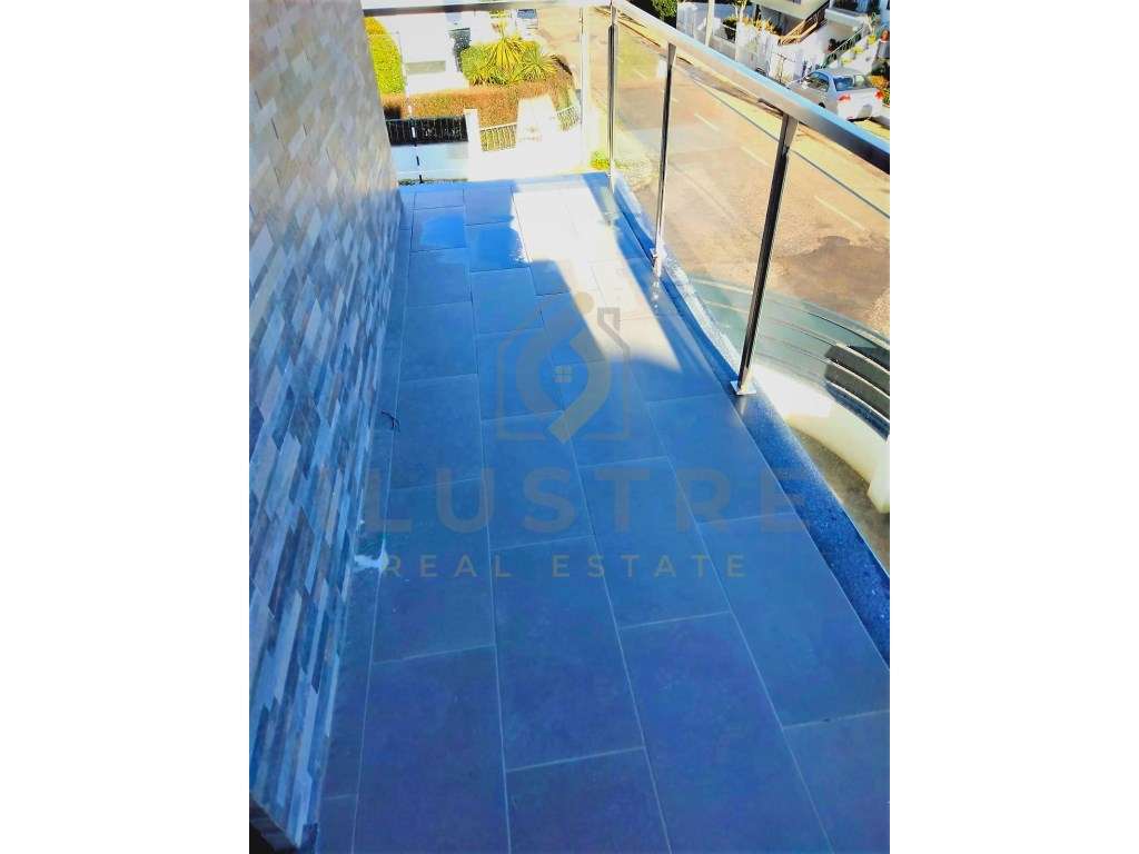 Moradia T3 em construção com piscina e garagem na Charneca de Caparica-10