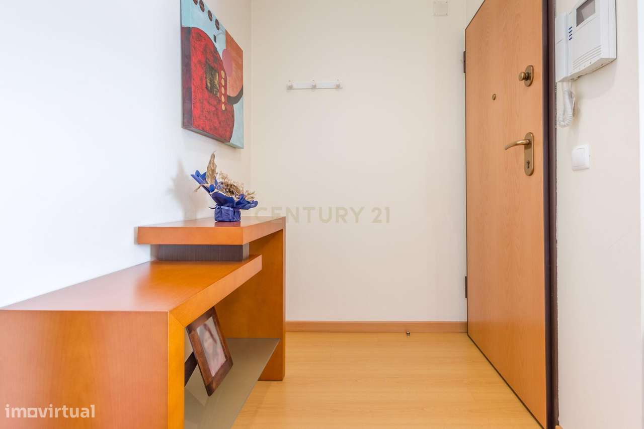 T1 com varandas amplas, garagem e elevador | Urbanização Vila Serena –-14