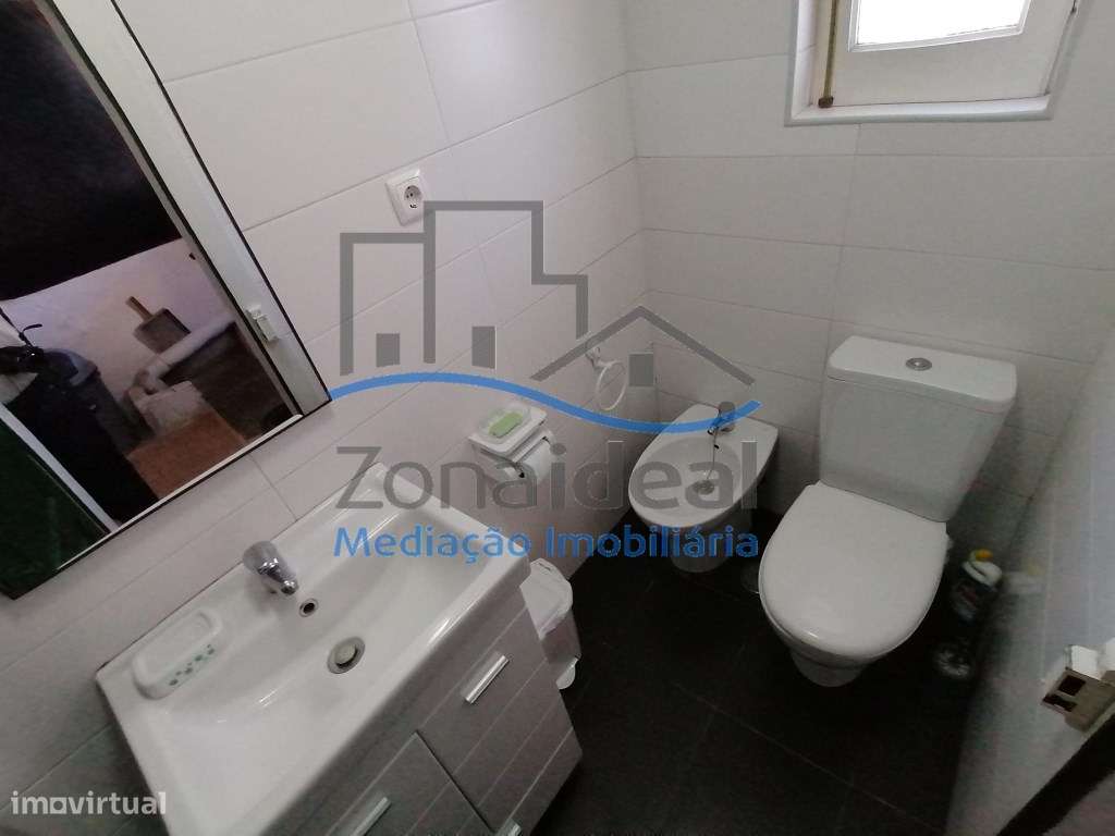 Moradia com dois pisos e logradouro, localizada em Alenquer-24