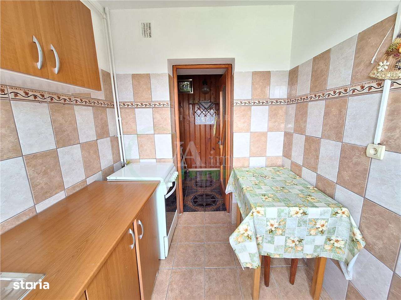 Apartament 2 camere semidecomandat | Etaj 2 - Zona Orizont, Bacau-5