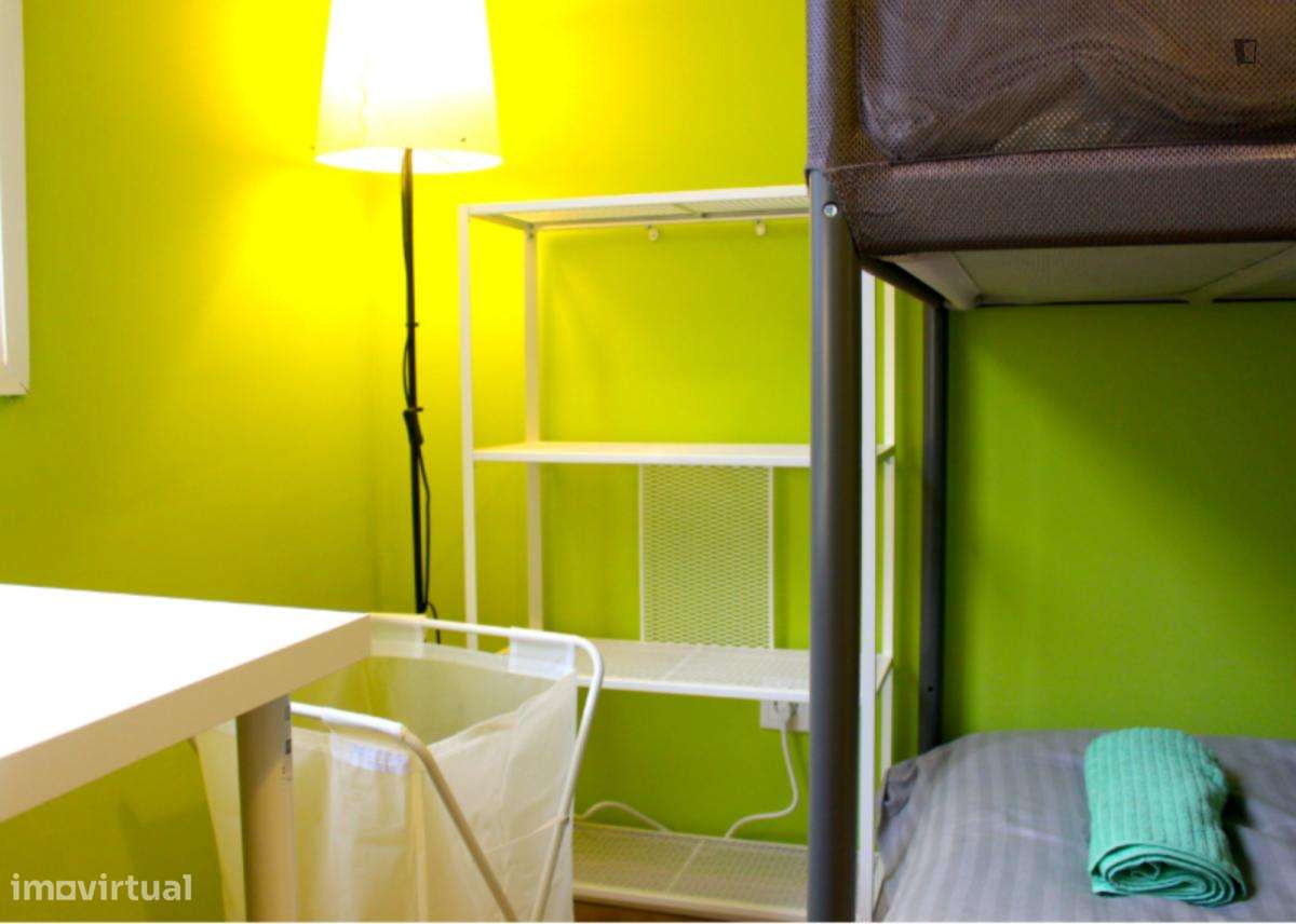 Quarto - localizado em Paranhos Porto - Grande imagem: 2/7