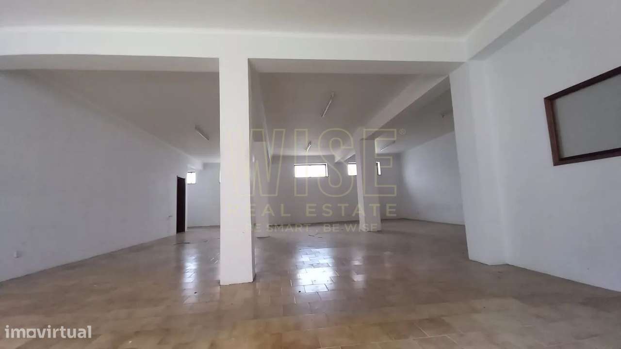 Garagem/serviços - Grande imagem: 4/15