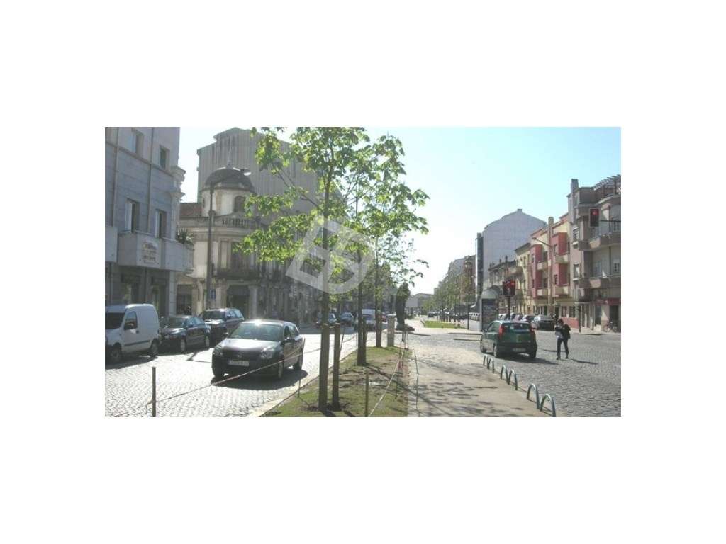 Apartamento T2 C/ Terraço Ajardinado - Centro de S. Bernardo-17