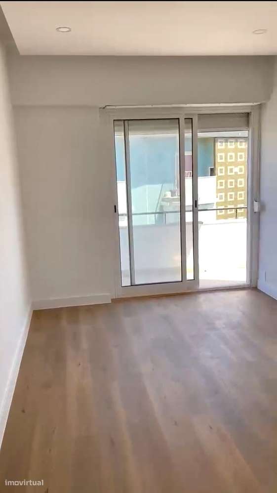 Venda de Apartamento T2 (3 assoalhada) a Estrear, Apelação, Loures.-6