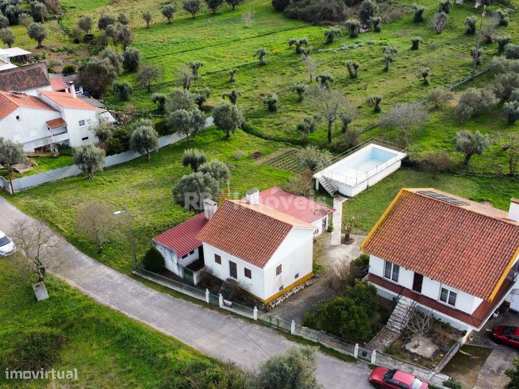 Moradia T2 para remodelar - Cem Soldos, Tomar - Grande imagem: 3/46