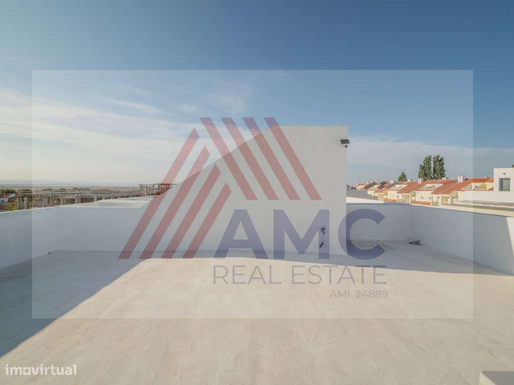 VENDE-SE MORADIA T3 NOVA COM PISCINA PRIVATIVA E GARAGEM-40