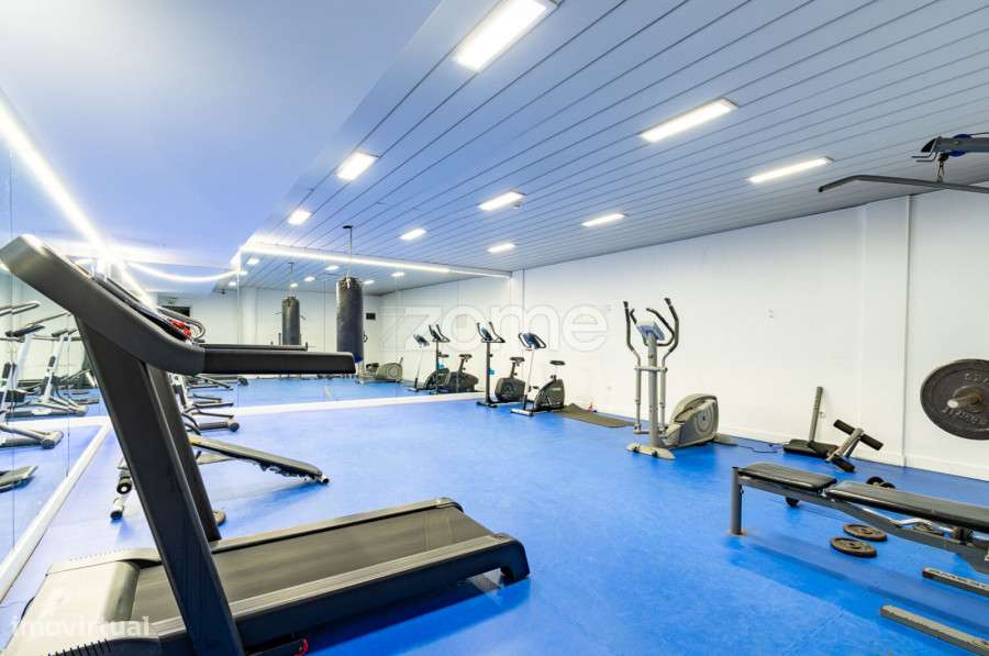 Apartamento T2+1 com Piscinas, Ginásio, Sala de Jogos e 2 Garagens-42