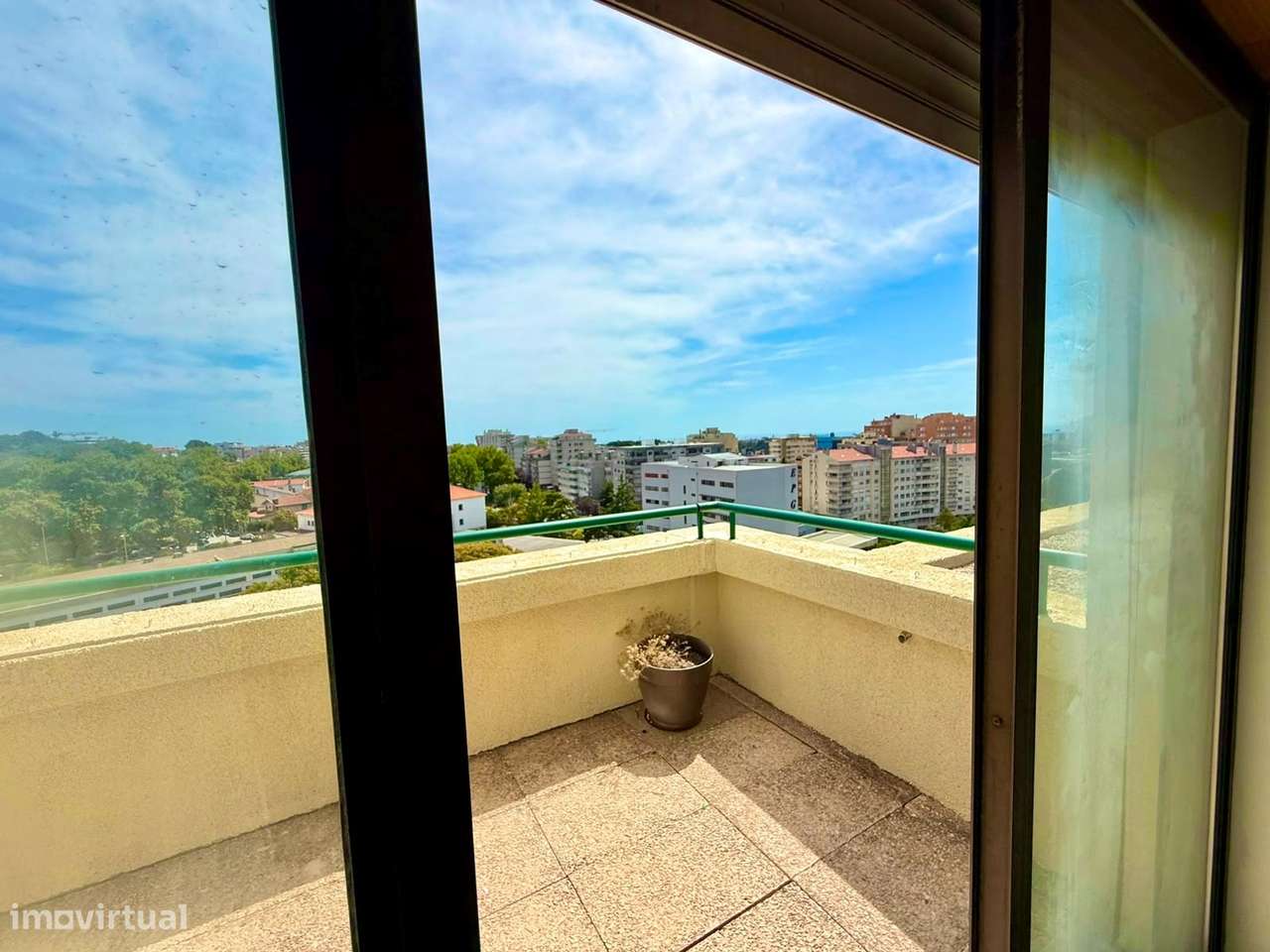 Apartamento T2 MOBILADO, no último piso, em Soares dos Reis!-31