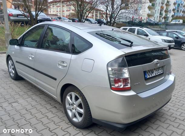 Toyota Prius (Hybrid) Executive - 9