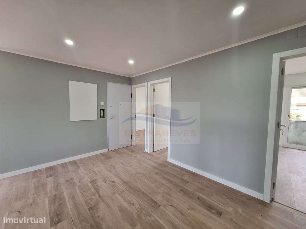 Oportunidade! T4 Renovado com Cozinha Nova e Open Space-15