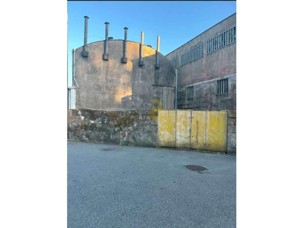 Armazém para Remodelação com Grande Potencial - Milheirós, Maia-18