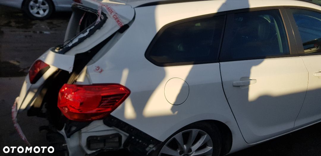 OPEL ASTRA J KOMBI BŁOTNIK ĆWIARTKA PRAWY TYŁ - 1