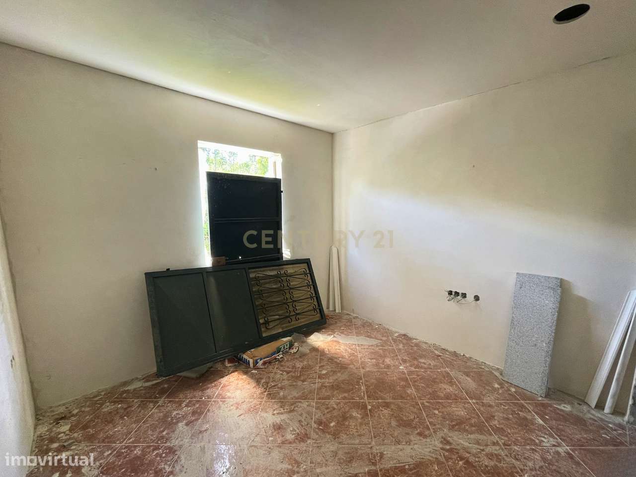 Casa para restauro em Duas Igrejas / Paredes-13
