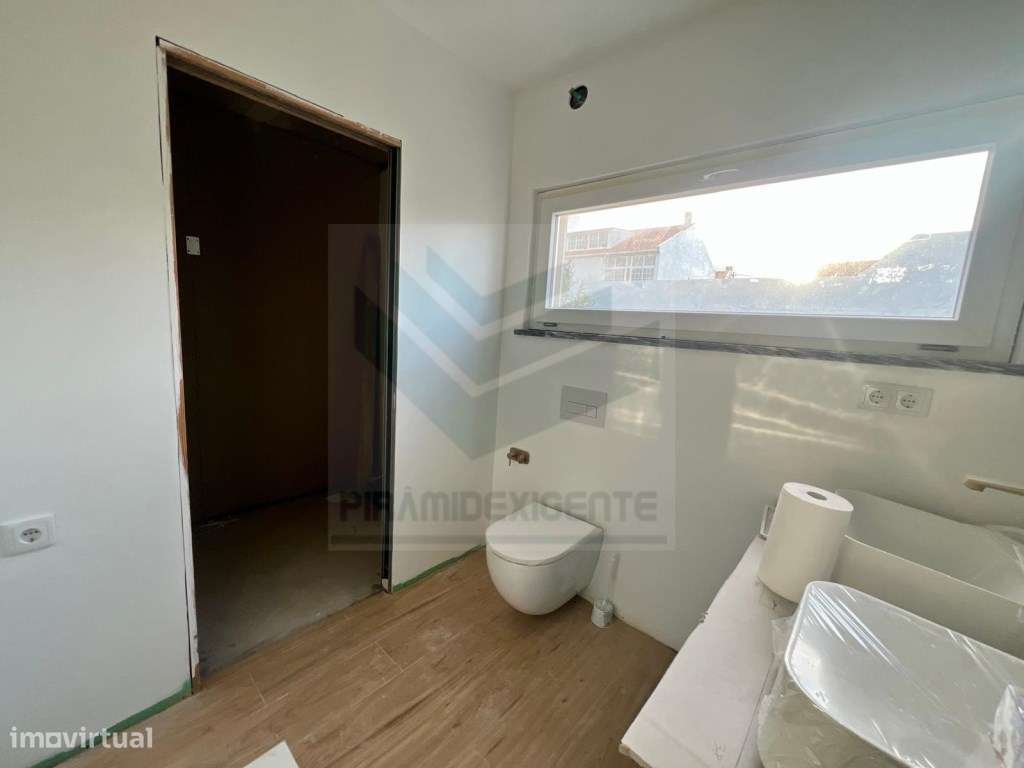 Moradia Totalmente Remodelada, Terraço, Garagem, Lavandaria-12