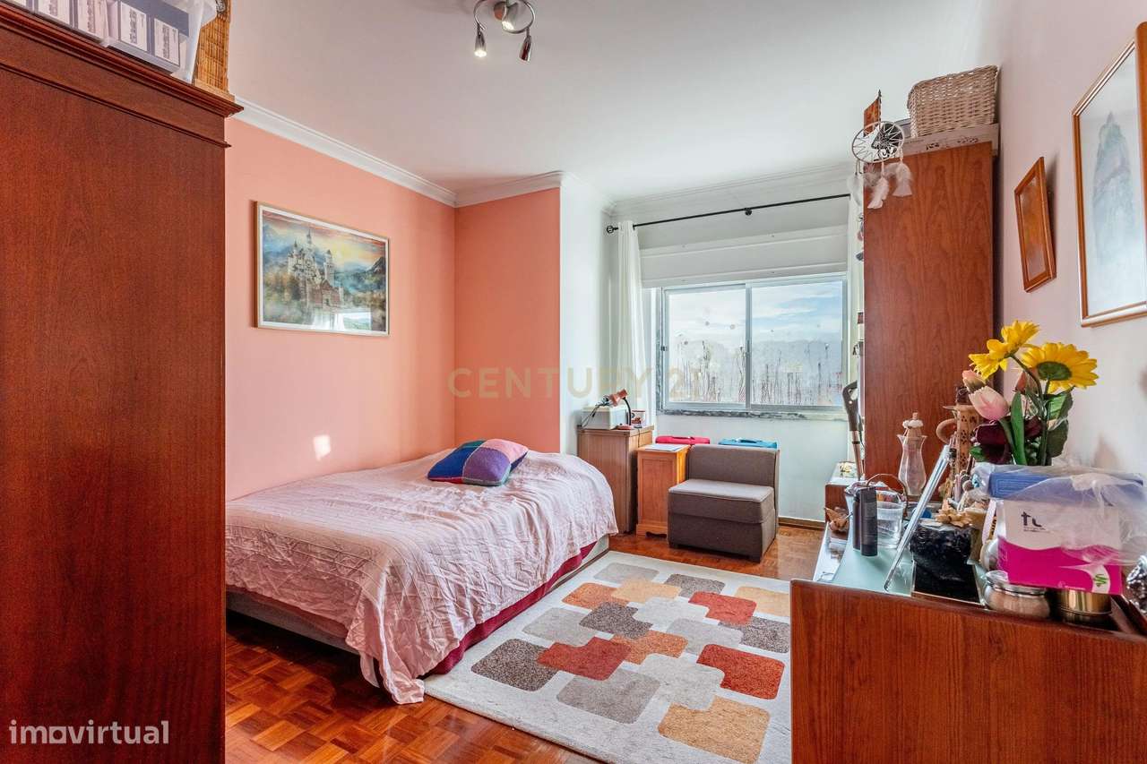 Apartamento T3 com garagem Box em Algueirão Mem Martins-15