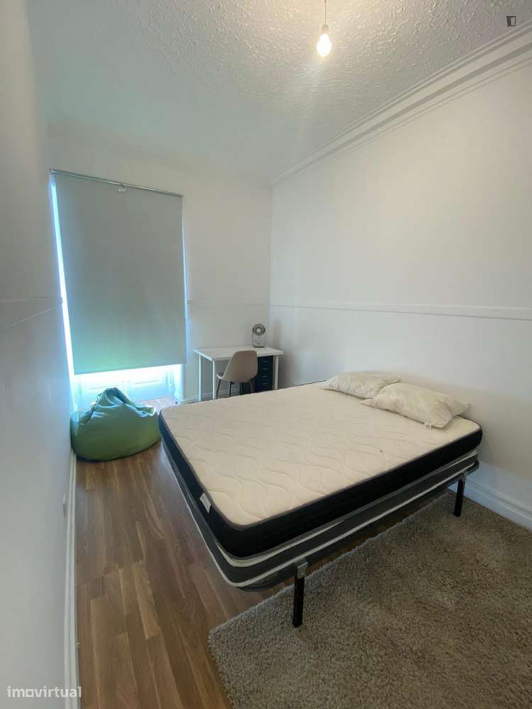 Quarto - localizado em Anjos Lisbon - Grande imagem: 2/7