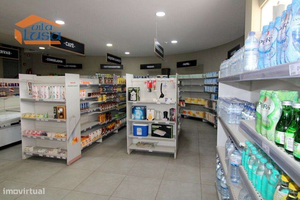 Arrendamento loja com armazém neste momento esta bazio  Centro do O... - Grande imagem: 4/27