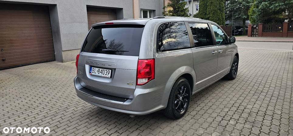 Dodge Grand Caravan - 6