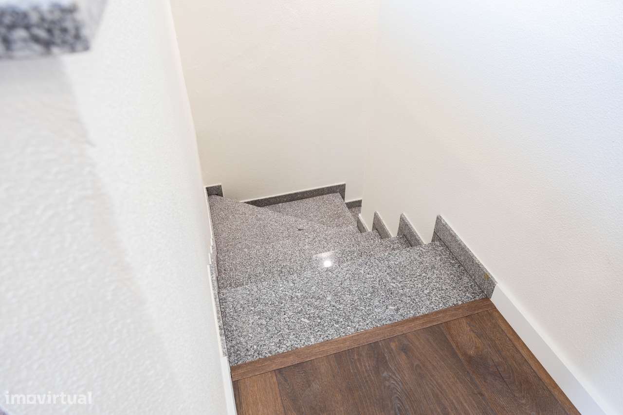 Apartamento T2 + 2 Duplex - Mem Martins - Grande imagem: 4/15