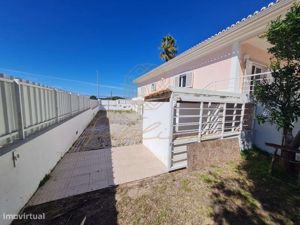 Moradia isolada V3+2 situada em Caixas, Sesimbra com Piscina-2