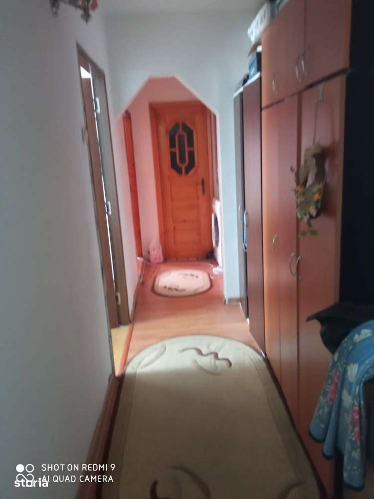 Apartament 3 camere cf 1 semidecomandat zona Micro 5-6